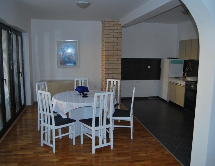 golem apartman,trpezarija, kujna